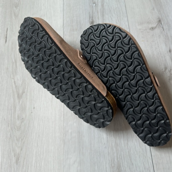 Birkenstock Boston Soft Footbed
Suede Leather beige size M10 NWT in box - Picture 14 of 15